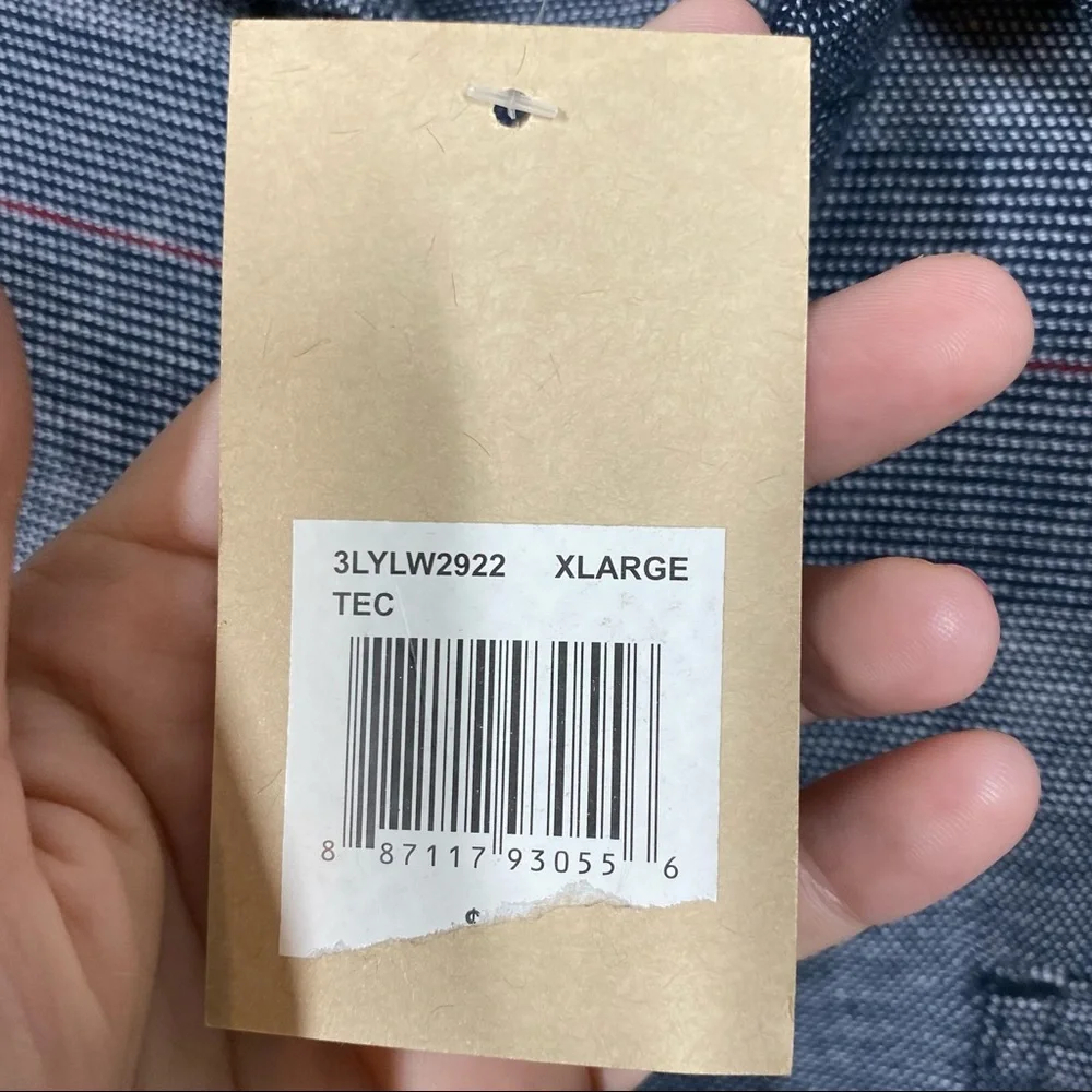 Levi’s Men’s standard fit blue striped long sleeve button down shirt